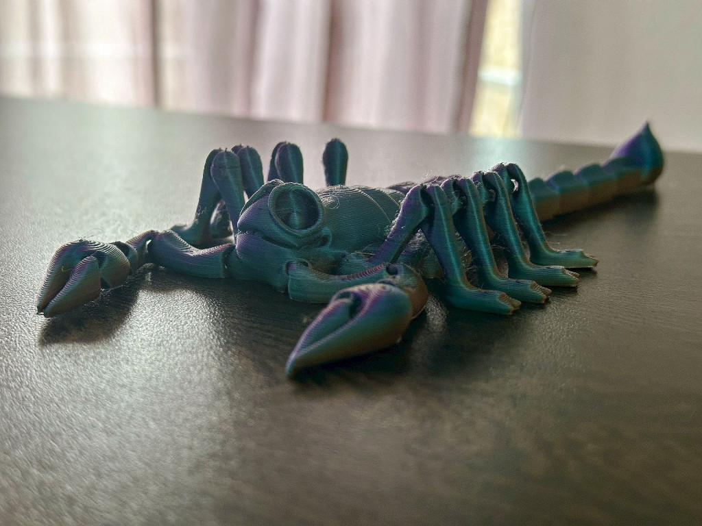 Beweglicher Skorpion aus 3-Color-Silk-PLA mit 250mm/s